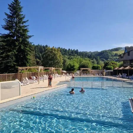 Spacieux 8 Pers Avec Terrasse - Api-1-52-1298 Camping Saint-Geniez-dʼOlt