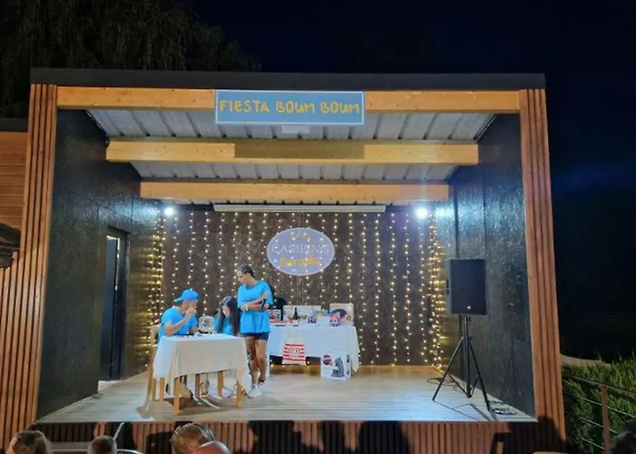 Spacieux 8 Pers Avec Terrasse - Api-1-52-1298 * Saint-Geniez-dʼOlt