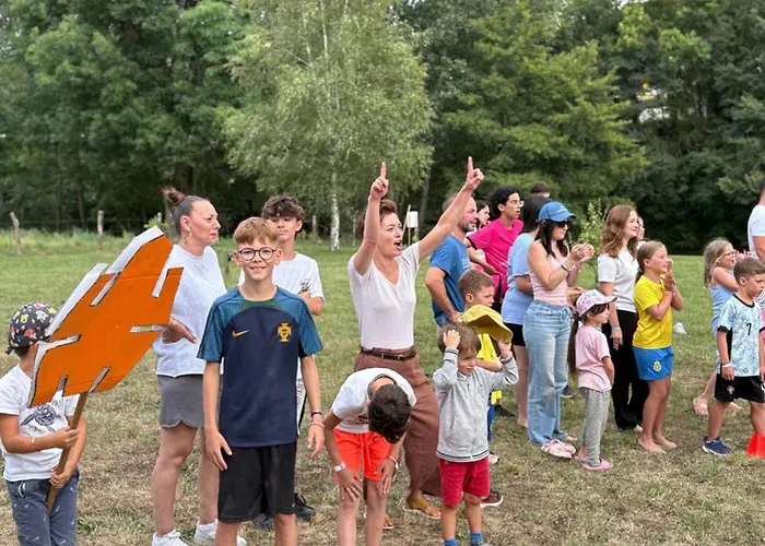 Camping Spacieux 8 Pers Avec Terrasse - Api-1-52-1298 Saint-Geniez-dʼOlt